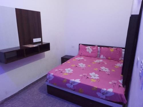 hotel pink city客房内的一张或多张床位