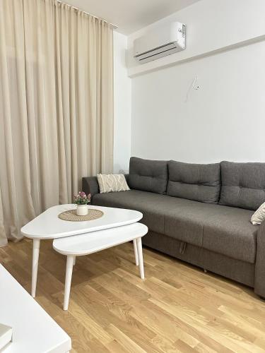 a living room with a couch and a coffee table at Aurora Mare in Bar