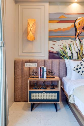 Postel nebo postele na pokoji v ubytování Boutique Stay By One Tree Stays Pune Kharadi