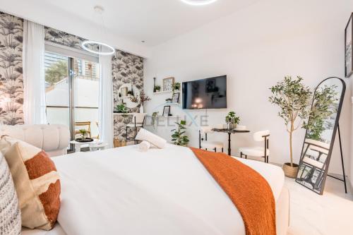Just Steps Away from Circle Mall, Right Beside a Park, Near Restaurants, Conveniently Close to a Bus Stop, Lumina Vista Residences, Jumeirah Village Circle by Deluxe Holiday Homes