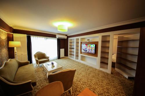 a living room with a couch and a tv at My Suit Residence & Hotel in Samsun