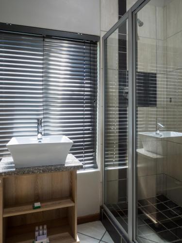 Ένα μπάνιο στο Hotel @ Secunda
