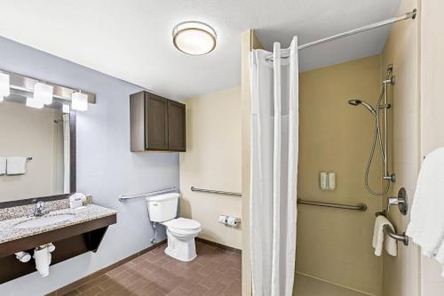 Ein Badezimmer in der Unterkunft MainStay Suites Lufkin
