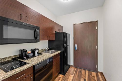 Küche/Küchenzeile in der Unterkunft MainStay Suites Lufkin