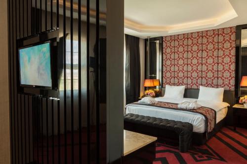 Postel nebo postele na pokoji v ubytování Gulumser Hatun Termal Hotel & Spa