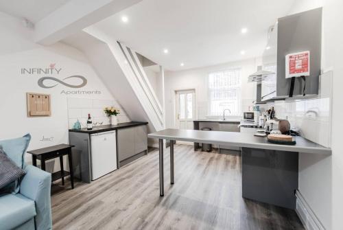 Foto Liverpool Harrow Road Sleeps 6- Infinity Apartment 4