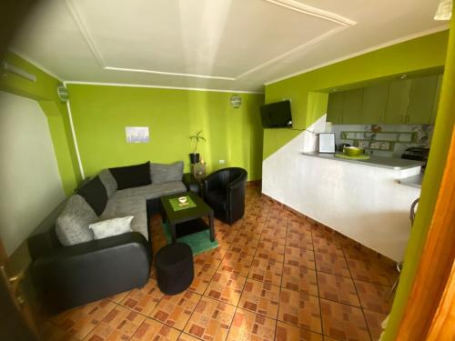 a living room with a couch and a kitchen at Cozy Corner Zrenjanin in Zrenjanin