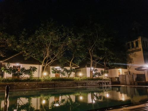 Bazén v ubytování Baan Tai Had Resort nebo v jeho okolí