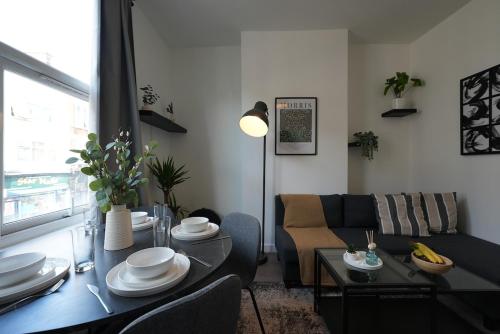 a living room with a table and a couch at Cozy Urban Escape 2BR near Greenwich & Deptford in London