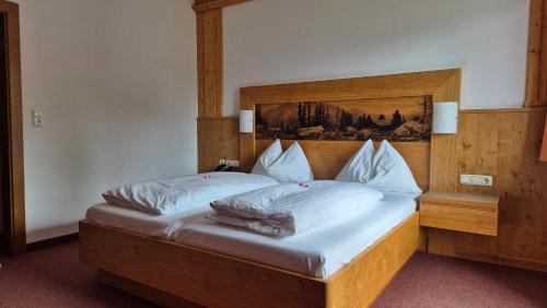 Una cama o camas en una habitación de Hotel Dahoam by Miha