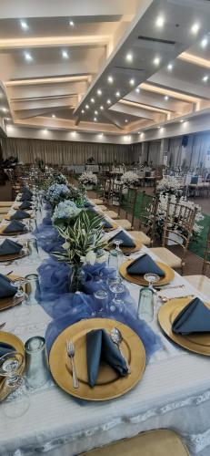 Restoran atau tempat lain untuk makan di Belvilla Cozy Stays Near Airport Formerly Boss Hotel
