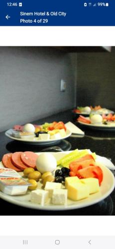 un tavolo con piatti di formaggio, carne e uova di Apartement with Terrace 2 Rooms a Bucarest