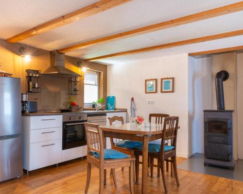 Kuchyň nebo kuchyňský kout v ubytování Ferienappartement Enzianshaus