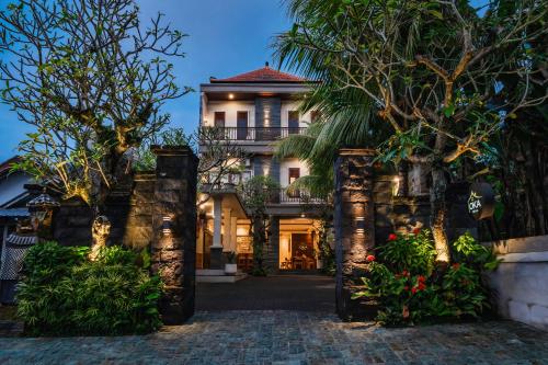 an entrance to a house with a palm tree at Oka Suite Sebatu Ubud in Tampaksiring