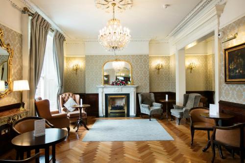 Posezení v ubytování Harcourt Hotel