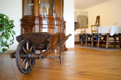 a wooden cart sitting on the floor in a room at Villa Alessandra in Pellio Inferiore
