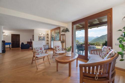 a living room with chairs and a table at Villa Alessandra in Pellio Inferiore