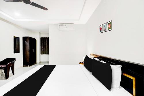 Ένα ή περισσότερα κρεβάτια σε δωμάτιο στο Super Townhouse Daba Garden Road