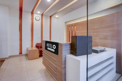a lobby with a hico sign on a counter at Super Hotel O Haldwani Near Bus Stand in Haldwāni