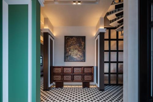 a hallway with a painting on the wall and a staircase at 诺亚度假酒店 in Luang Prabang