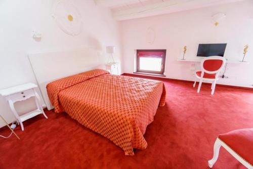 a bedroom with a bed and a red carpet at Villa Marini Trevisan in Aviano