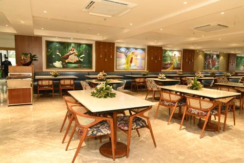Restoran atau tempat lain untuk makan di Indore International Convention Center