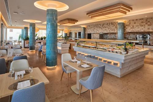Makanan di atau berdekatan hotel