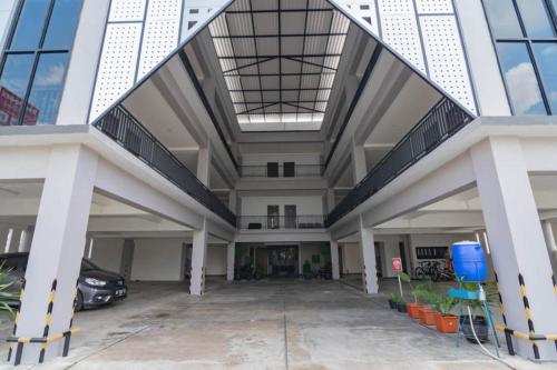 Bangunan di mana terletaknya rumah tamu ini