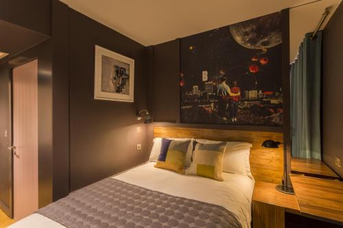 Postel nebo postele na pokoji v ubytování Bullitt Hotel