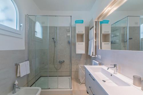a bathroom with a shower and a sink at Villetta La Conia in Cannigione