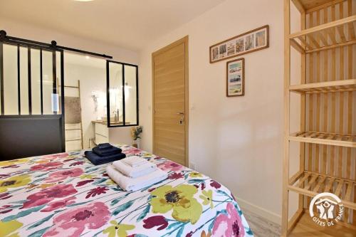 Postel nebo postele na pokoji v ubytování Les maisons de l'if - le cottage