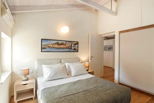 Postel nebo postele na pokoji v ubytování Kormoranos-Hydrobates Waterfront Villa