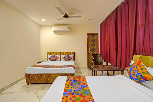 Katil atau katil-katil dalam bilik di FabHotel Golden Rivaah