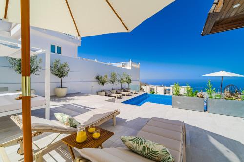 Casa Roque del Mar Private Villa with Pool, Jacuzzi & Ocean Views