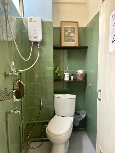 Ένα μπάνιο στο Baan KhaoSoi - Rooftop House in Talad Noi