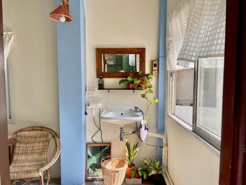 Φωτογραφία από το άλμπουμ του Baan KhaoSoi - Rooftop House in Talad Noi σε Samphanthawong