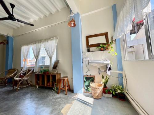 Φωτογραφία από το άλμπουμ του Baan KhaoSoi - Rooftop House in Talad Noi σε Samphanthawong