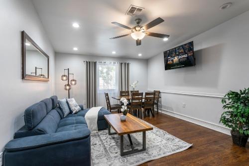 Foto Modern 4BR Elegant Living - Downtown NOLA 1