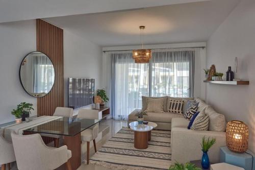 Ruang duduk di Modern 3BR Poolside Apt at Cribs El Gouna