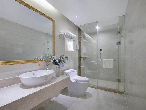 Koupelna v ubytování Vienna Hotel Linyi Economic Development Zone