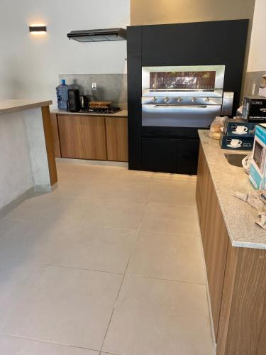a kitchen with a tile floor and a counter at Alojamiento de Samber Nuevo y Moderno in San Bernardino