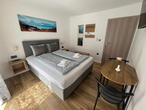 Guest House Lidia with Terrace & Free Parking
