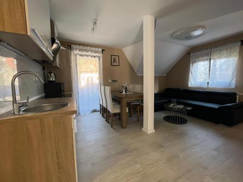 Guest House Lidia with Terrace & Free Parking