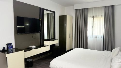 Letto o letti in una camera di Belvilla Royal Tulip Sharjah Aparthotel