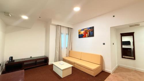 Area soggiorno di Belvilla Royal Tulip Sharjah Aparthotel