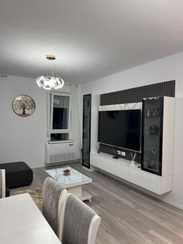 Bratti's Apartment 2 Near Tirana Center And Mother Teresa International Airport