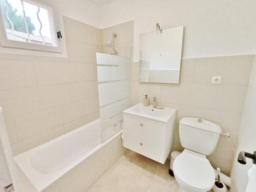 Koupelna v ubytování Appartement 2 pièces avec Balcon, Clim et Parking au Port de Hyères