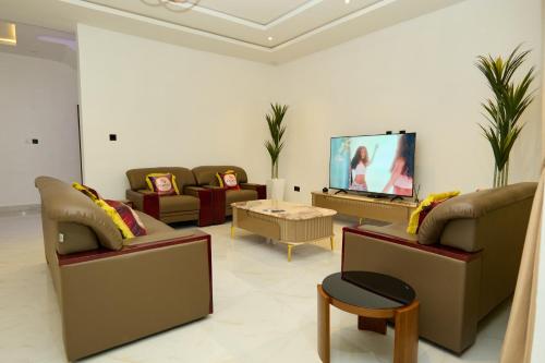Televisyen dan/atau pusat hiburan di Oasis Suites Guzape