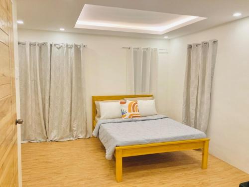 a bedroom with a bed and a window with curtains at Selah Nordic Guest house, with Wi-Fi, & Netflix in Palo