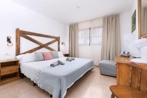 Home2Book Breezy Palm View Duplex with Pool